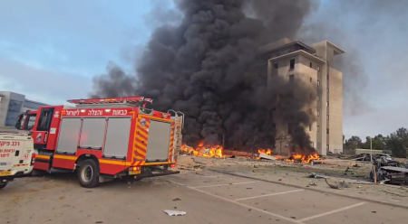 صاروخ إيراني يصيب مبنى في بئر السبع